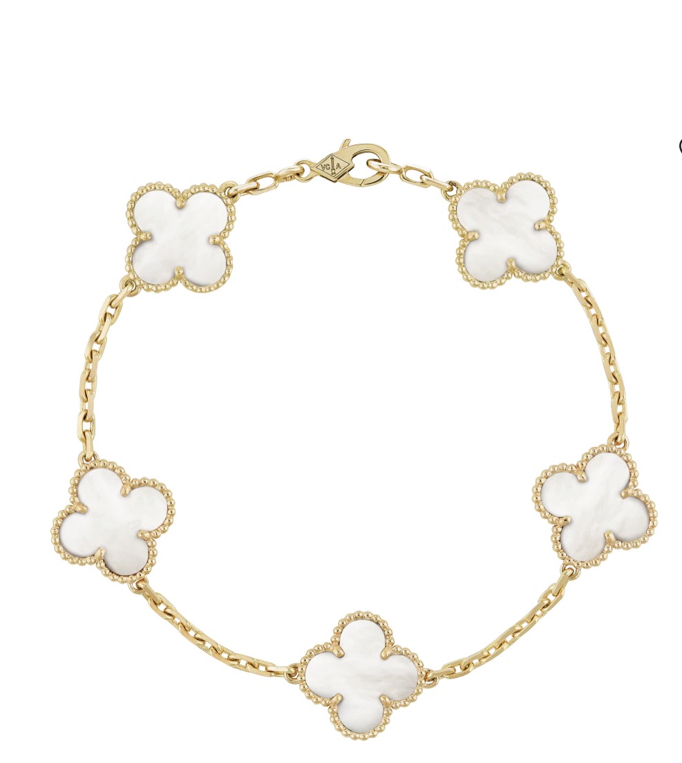 Luxury vintage inspired clover design bracelet. This trending style makes it a perfect gift choice.