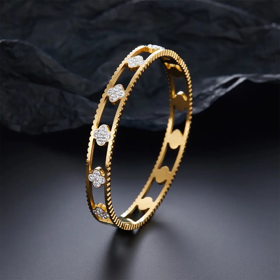 Gold Crystal Clover Bracelet - Glamourize UK